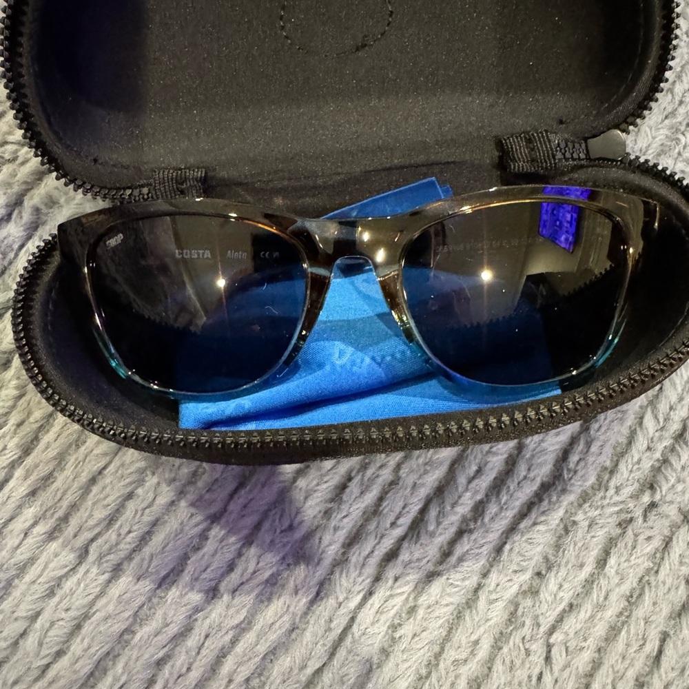 Aleta Costa Sunglasses. Woman frame and BRAND NEW.